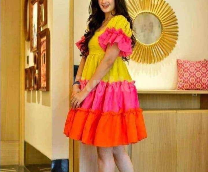 FASHIONABLE WOMEN'S FROCK