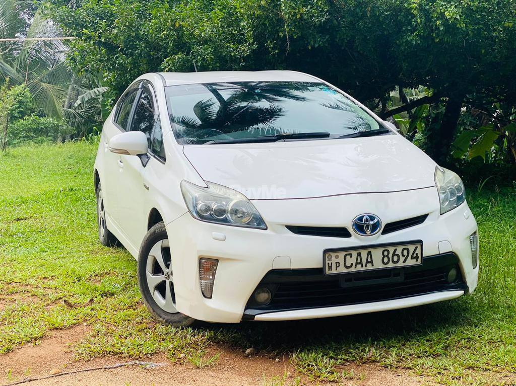 TOYOTA PRIUS FOR RENT