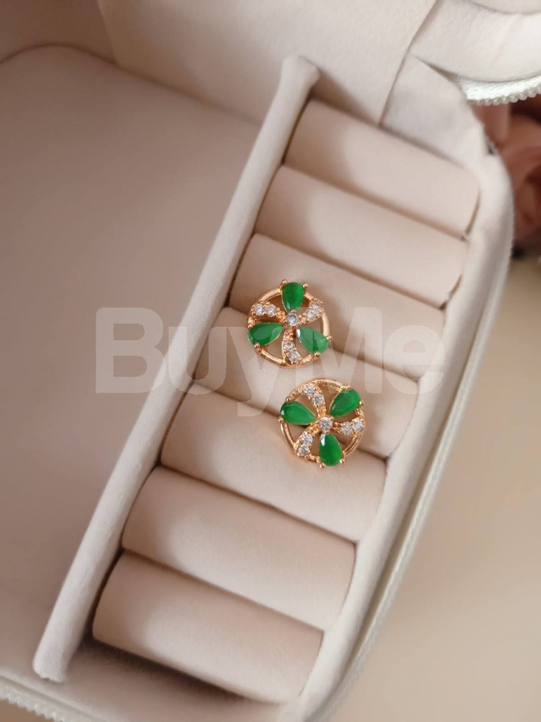 SIMPLE EARRING
