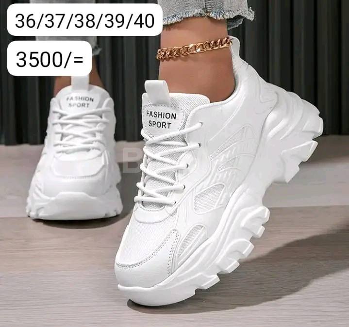 LADIES WHITE SNEAKERS