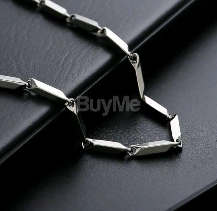 STRIP NECKLACE DESIGN