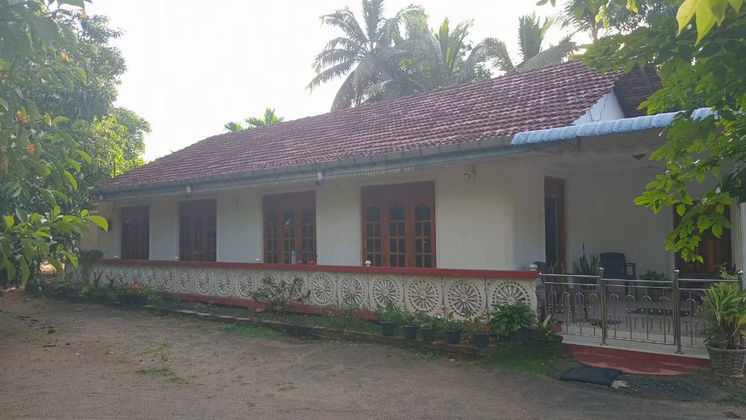LAND WITH A HOUSE FOR SALE GALEWELA