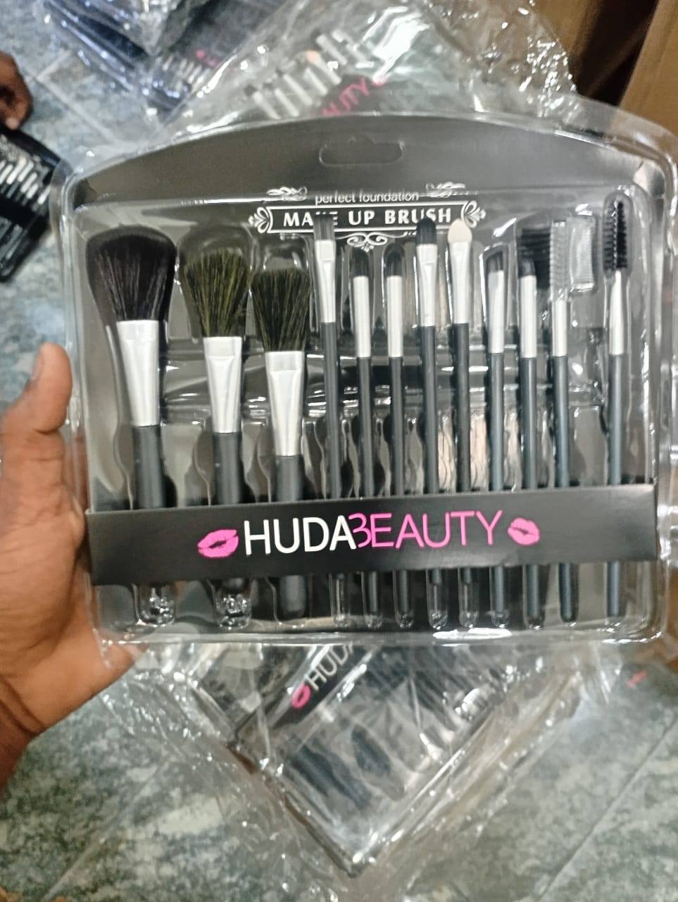 HUDHA BEAUTY MAKEUP BRUSH SET