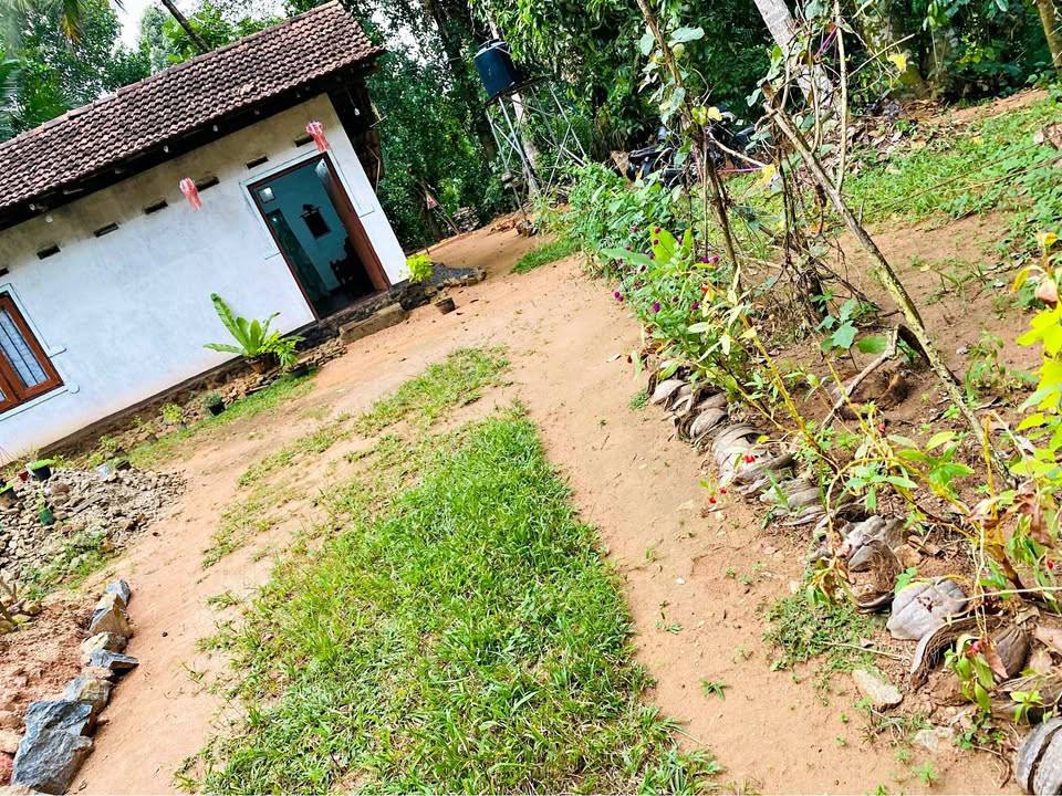 LAND FOR SALE WITH HOUSE IN KIRINDIWELA