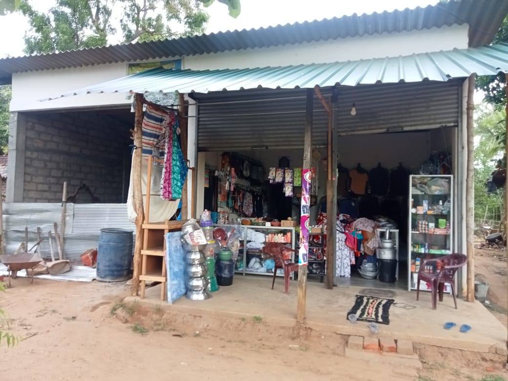 90-PERCH LAND WITH TWO SHOP SPACES FOR SALE IN MEDIRIGIRIYA
