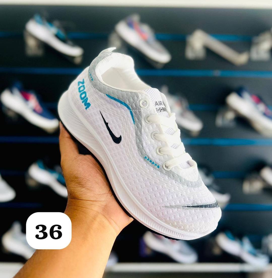 SHOE WHITE