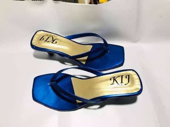 BLUE HEELS