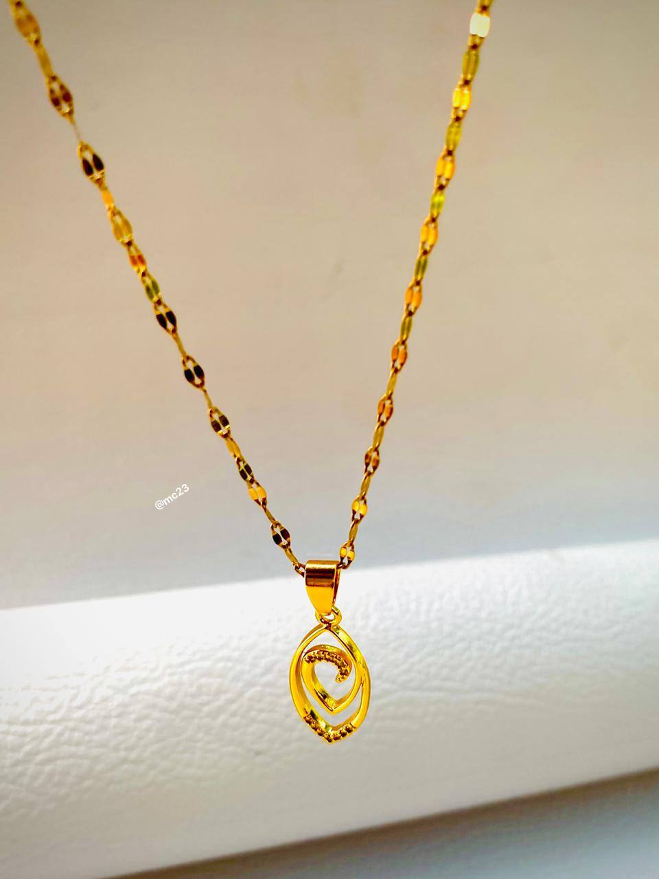 CHAIN WITH PENDANT