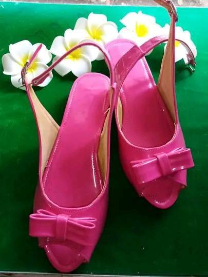 FLAT HEELS