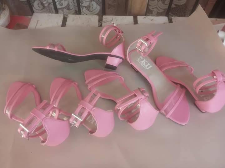 PINK HEELS FASHION