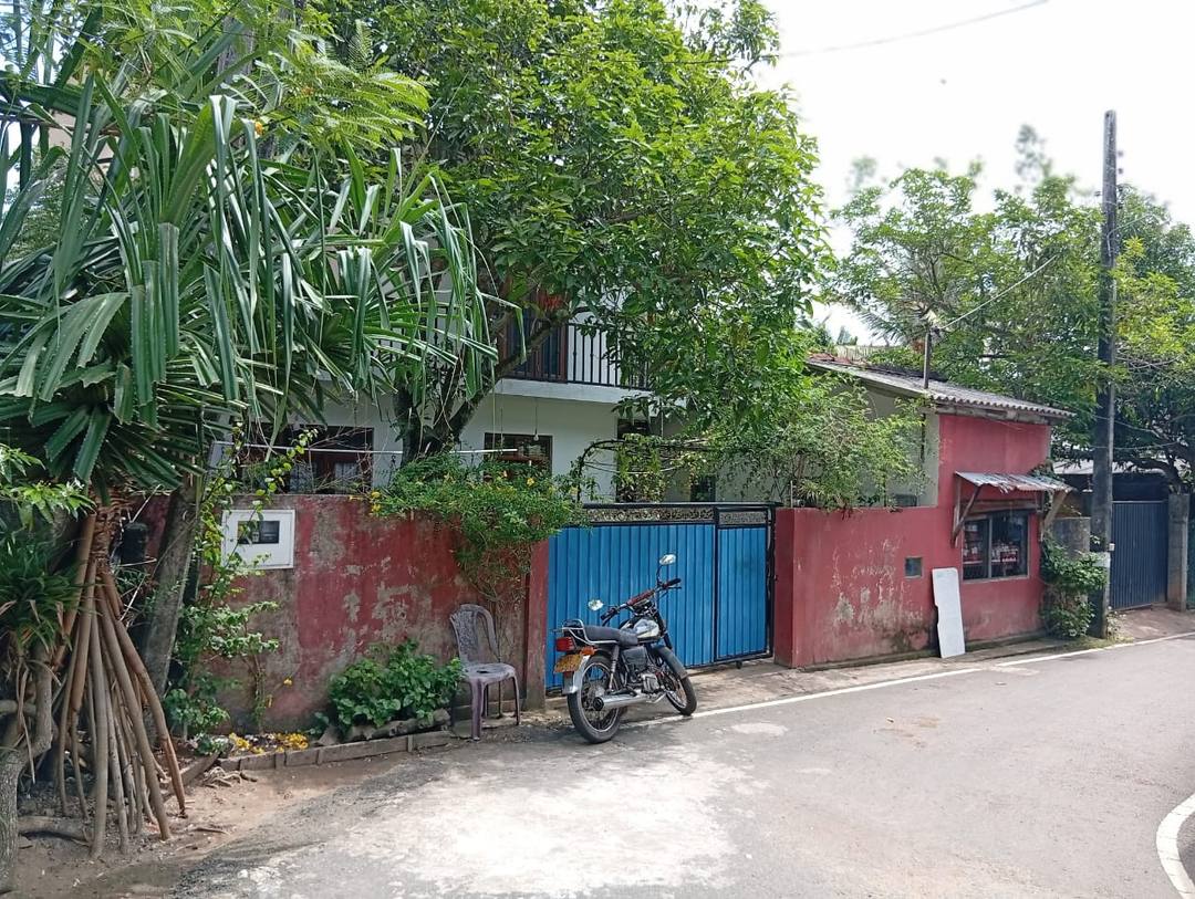 TWO-STOREY HOUSE WITH TWO ANNEXES ON 12 PERCHES FOR SALE IN PILIYANDALA