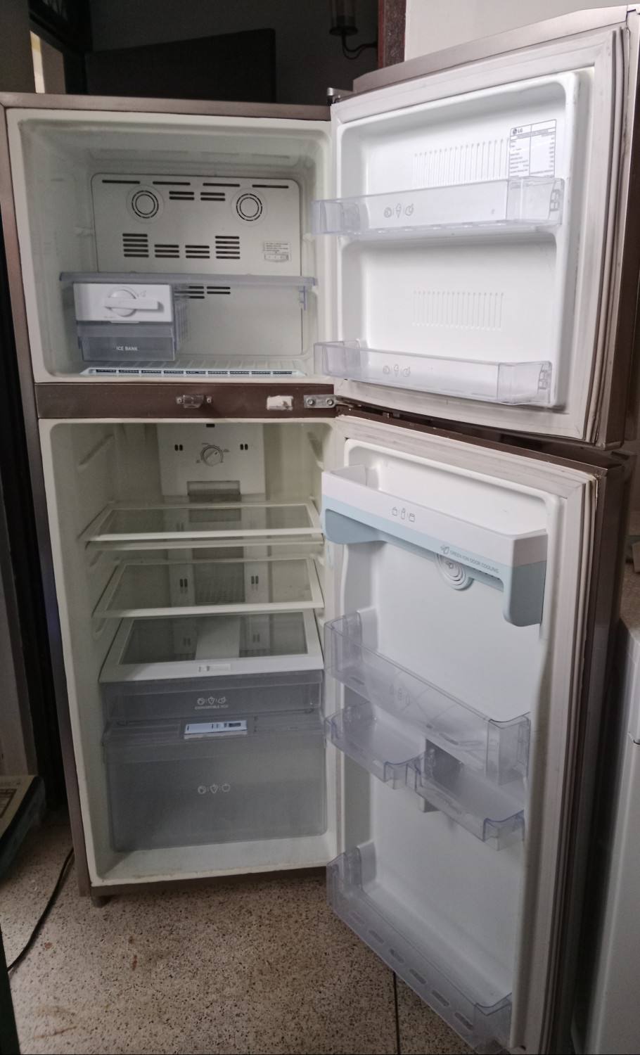 DOUBLE DOOR LG 290 L REFRIGERATOR