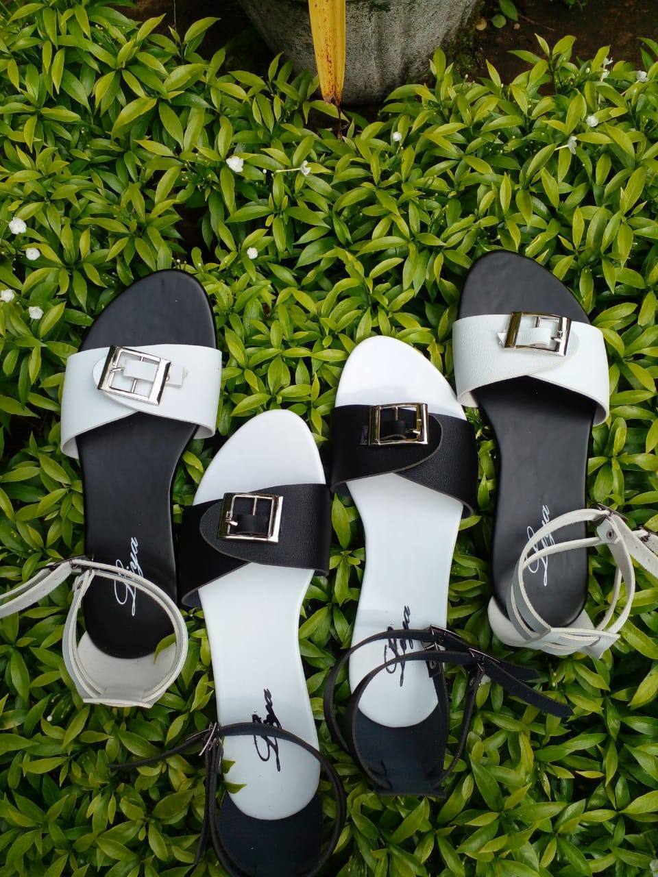 LADIES FLAT SLIPPERS BLACK AND WHITE