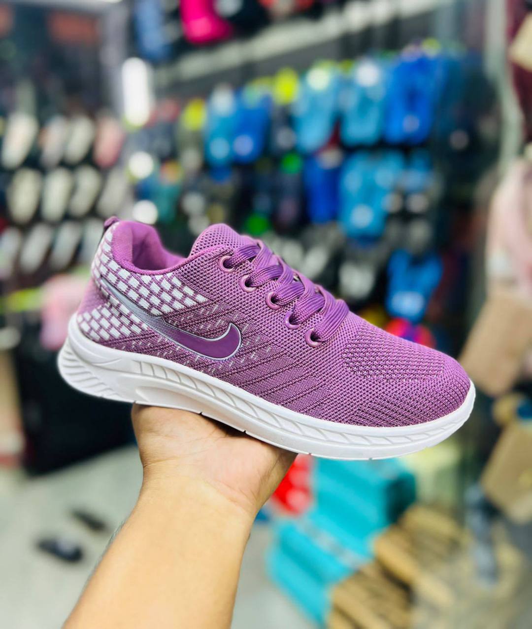LADIES WALKING SHOES