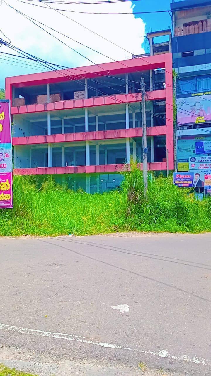 COMMERCIAL BUILDING FOR SALE IN MONARAGALA