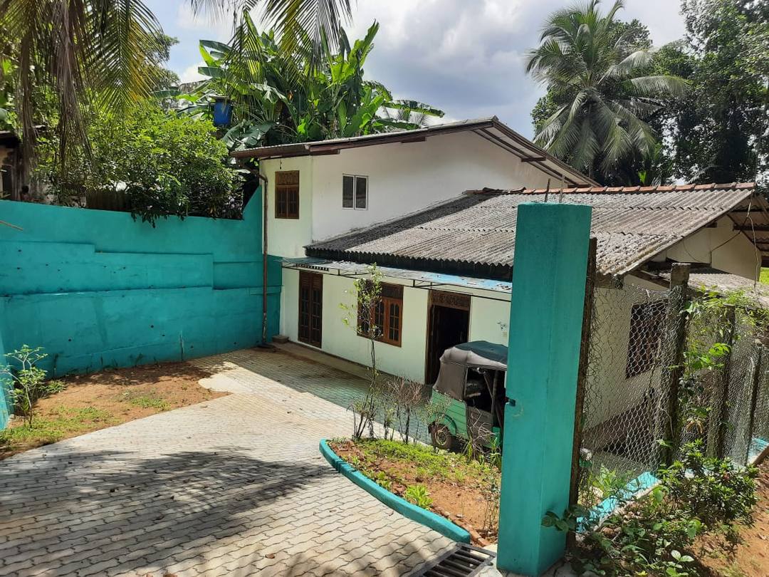 TWO-STOREY HOUSE FOR SALE IN MAKOLA