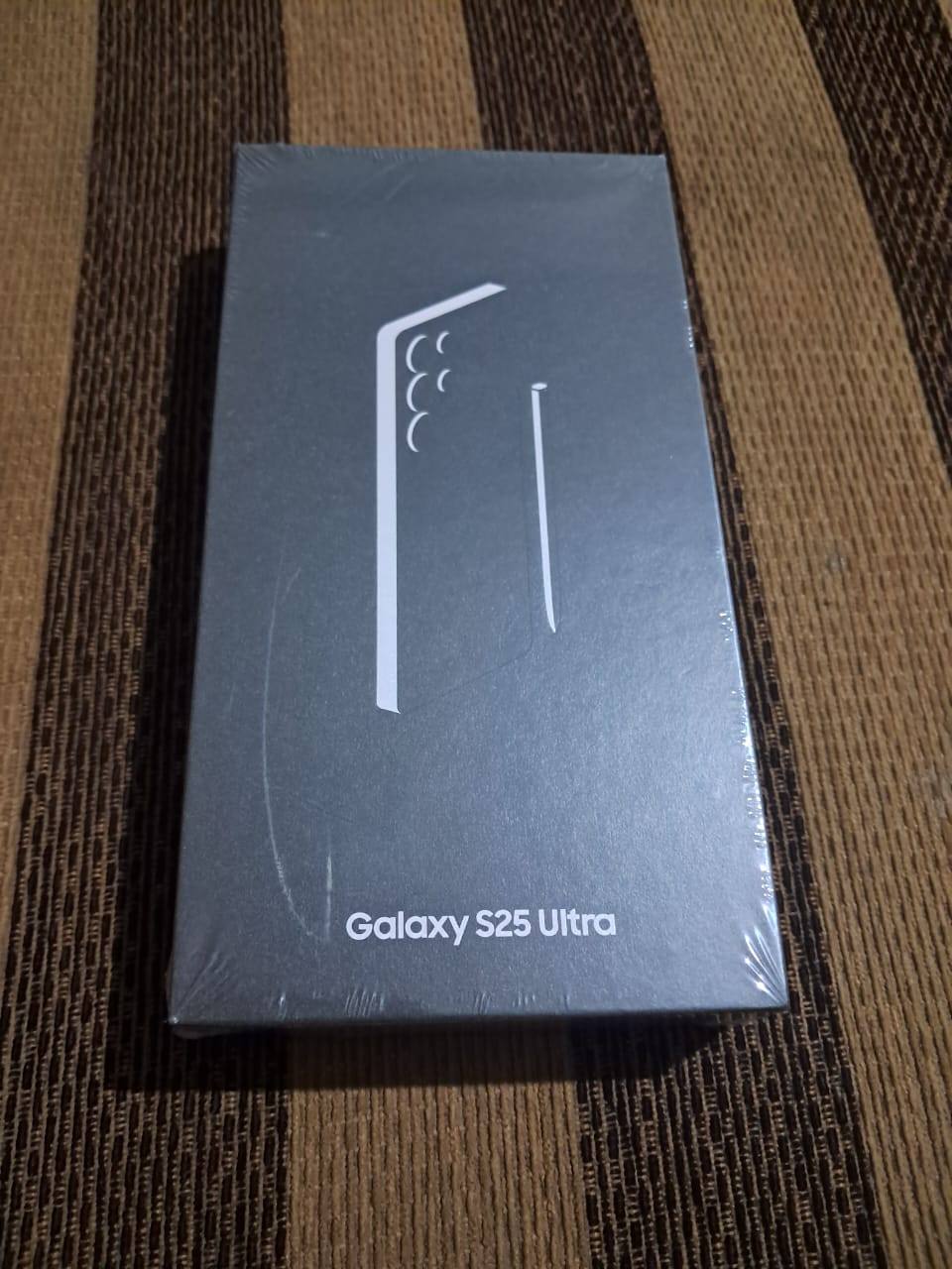 SAMSUNG GALAXY S25 ULTRA – BRAND NEW & FACTORY SEALED 12GB / 512GB – TITANIUM JET BLACK