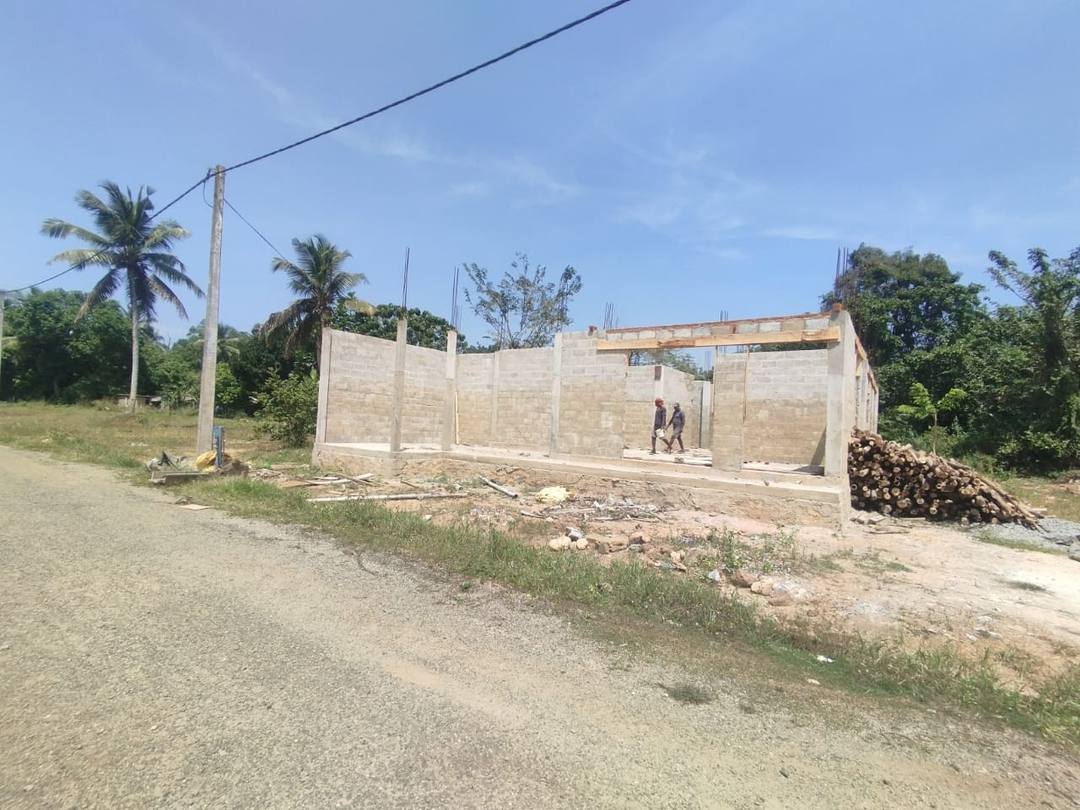 LAND WITH HOUSE FOR SALE IN MALWANA, KADUWELA