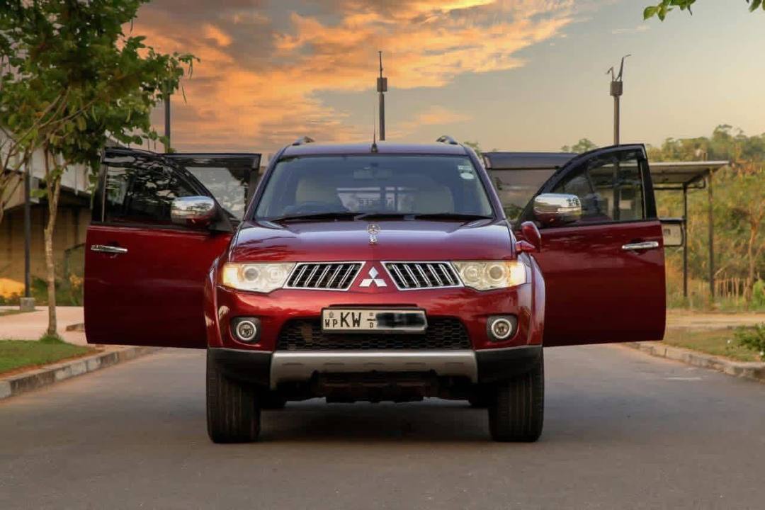 MITSUBISHI MONTERO SPORT 2012