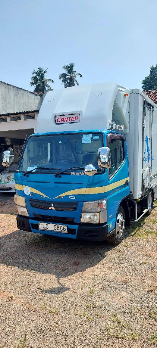 MITSUBISHI CANTER FREEZER TRUCK 10.5'' - 2011