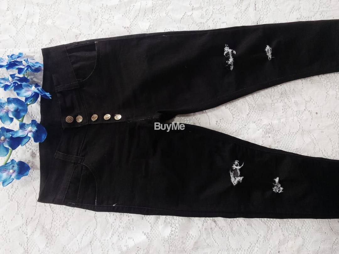 BLACK COLOUR OPEN PATCH DENIM