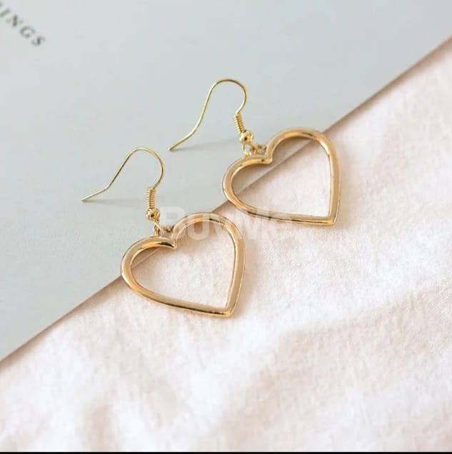 GOLD COLOUREARRINGS FOR LADIES